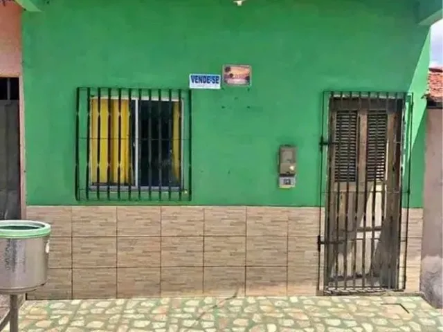Imagem: A casa possui 2 Dormitórios, 1 Banheiro, 2 Vagas na