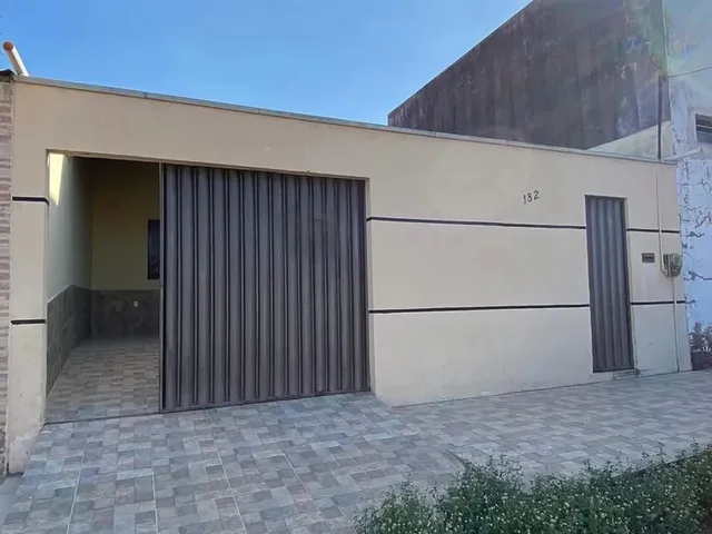 Imagem: A casa possui 3 Dormitórios, 2 Suítes, 3 Banheiros, 2