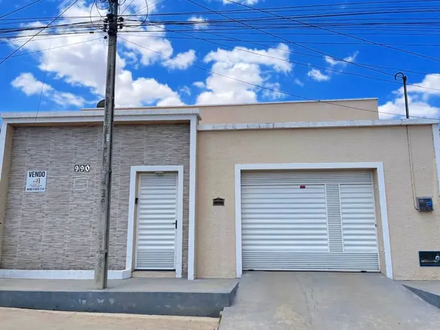 Imagem: A casa possui 2 Dormitórios, 1 Suíte, 2 Banheiros, 2