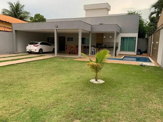 Imagem: A casa possui 3 Dormitórios, 1 Suíte, 2 Banheiros, 2