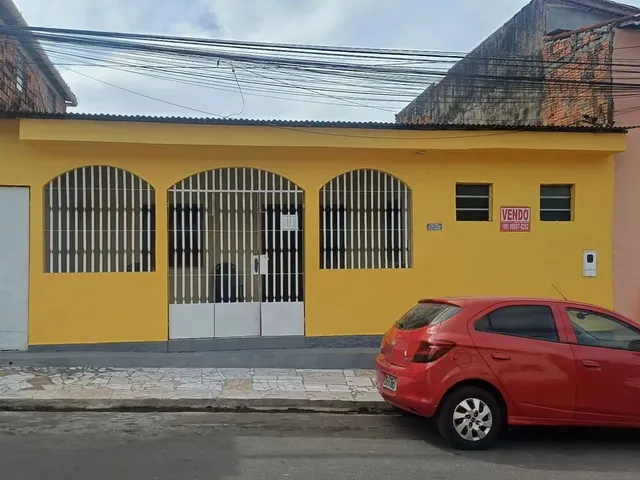Imagem: A casa possui 3 Dormitórios, 2 Banheiros, 200m² de Área