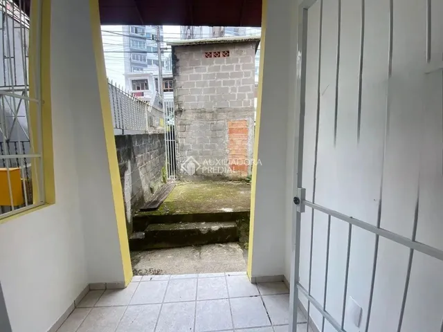 Imagem 9: Auxiliadora Predial Aluga Casa Residencial de 2 Dormitórios no Centro de Florianópolis