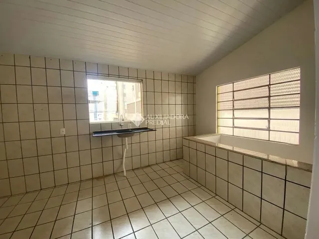 Imagem 2: Auxiliadora Predial Aluga Casa Residencial de 2 Dormitórios no Centro de Florianópolis
