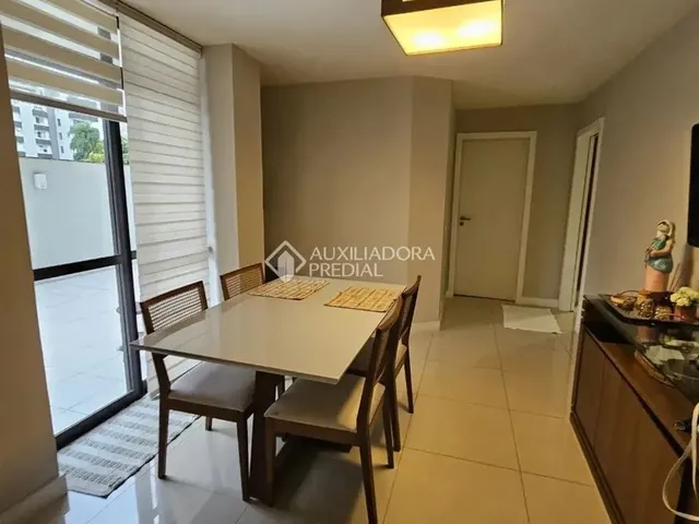 Imagem 7: Imóvel para Aluguel Possui 360 Metros Quadrados com 3 Quartos em Centro - Florianópolis