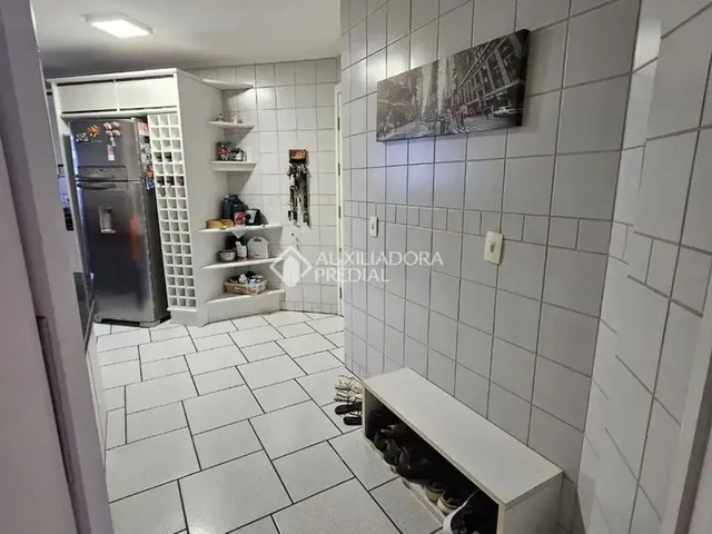 Imagem 4: Imóvel para Aluguel Possui 360 Metros Quadrados com 3 Quartos em Centro - Florianópolis
