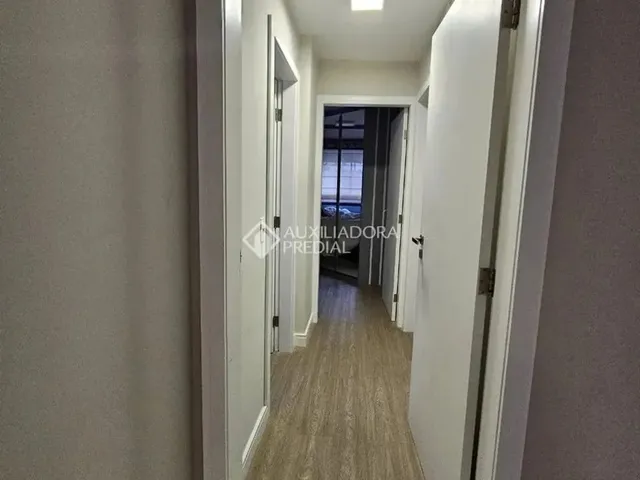 Imagem 2: Imóvel para Aluguel Possui 360 Metros Quadrados com 3 Quartos em Centro - Florianópolis