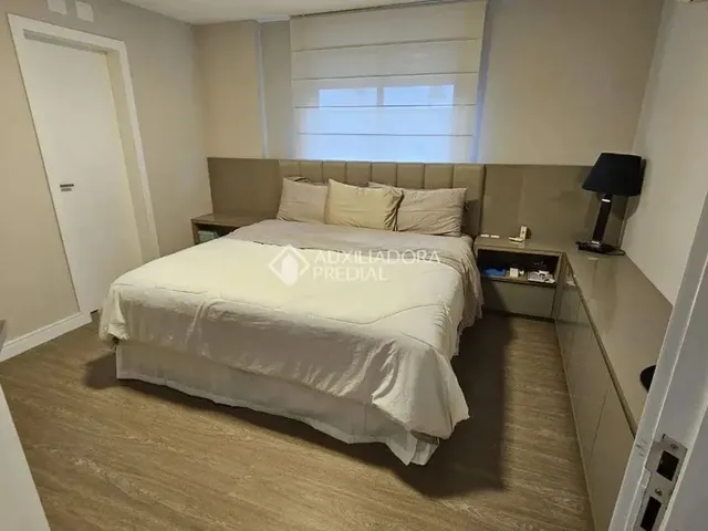 Imagem 6: Imóvel para Aluguel Possui 360 Metros Quadrados com 3 Quartos em Centro - Florianópolis