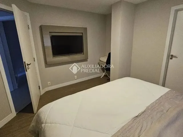 Imagem 9: Imóvel para Aluguel Possui 360 Metros Quadrados com 3 Quartos em Centro - Florianópolis
