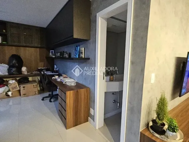 Imagem 8: Imóvel para Aluguel Possui 360 Metros Quadrados com 3 Quartos em Centro - Florianópolis