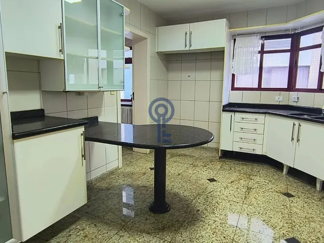 Imagem 2: Cobertura com 4 Dormitórios no Centro
