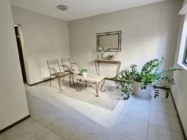 Imagem 2: Apartamento Espaçoso e Aconchegante no Centro - 3 Quartos (1 Suíte) - 110M2