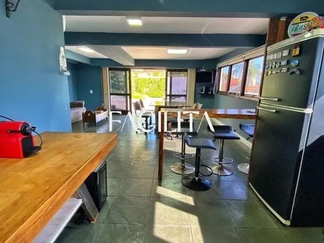 Imagem 13: Casa Comercial com 4 Suítes no Bairro Centro, Florianópolis