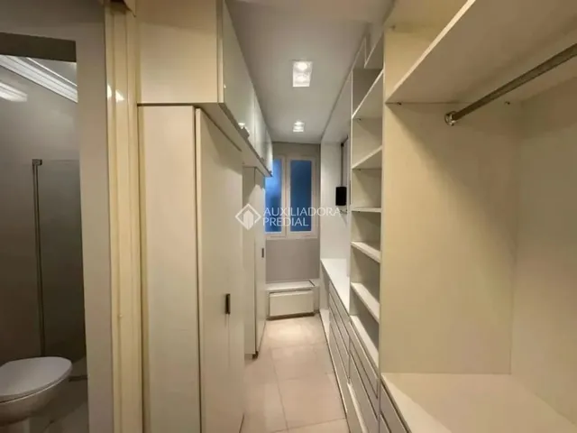 Imagem 12: Ampla Casa 3 Dormitórios no Centro de Florianópolis, Próxima À Beira-Mar
