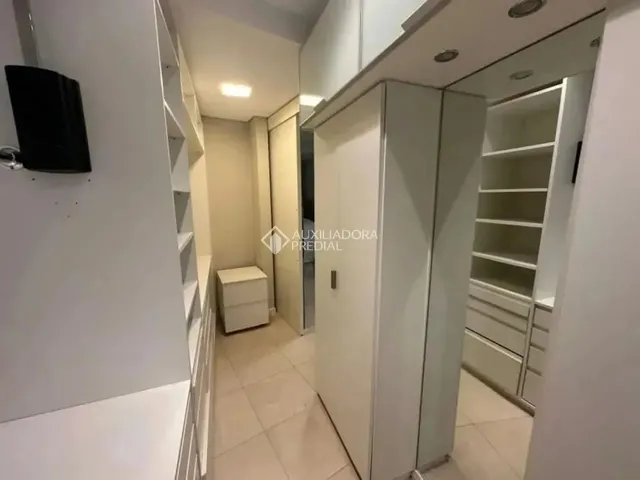 Imagem 4: Ampla Casa 3 Dormitórios no Centro de Florianópolis, Próxima À Beira-Mar