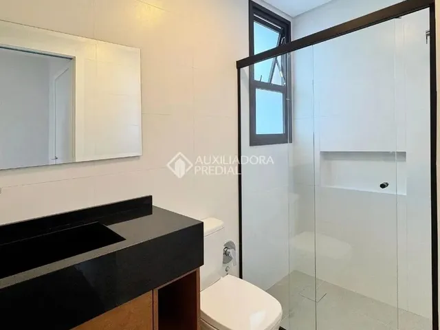 Imagem 3: Imóvel para Aluguel com 69 Metros Quadrados com 2 Quartos em Centro - Florianópolis - Sc
