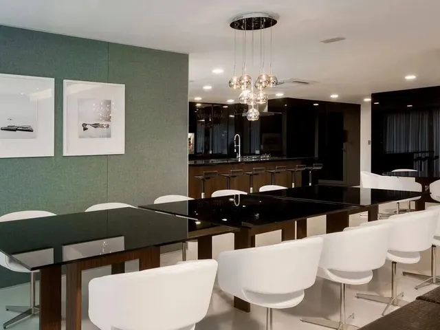 Imagem 12: Apartamento para Locação em Florianópolis, Agronomica, 2 Dormitórios, 2 Suítes, 3
