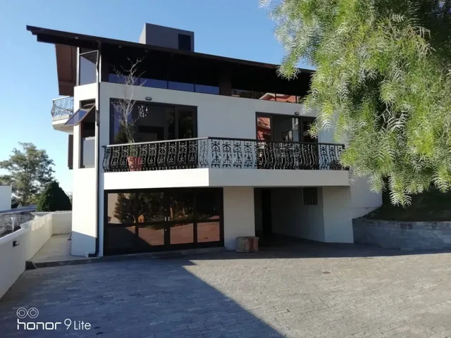 Imagem: Casa Comercial de 4 Suítes no Centro