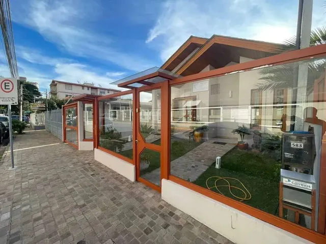 Imagem: Casa a Venda com Terreno Grande no Centro