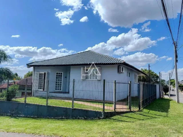 Imagem: Casa com 3 Dorms Ampla Garagem - À Venda