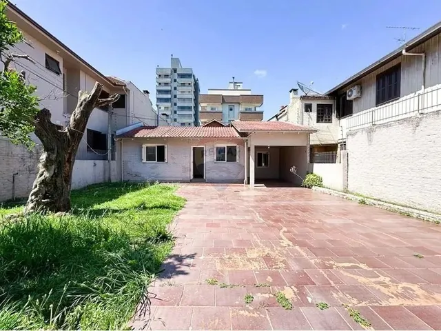 Imagem: Casa com 2 Quartos e Um Terreno Plano na