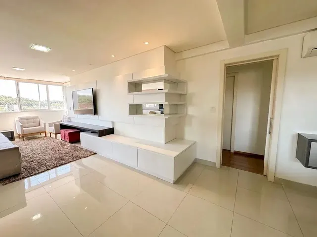 Imagem: Amplo Apartamento com 3 Box de Garagem