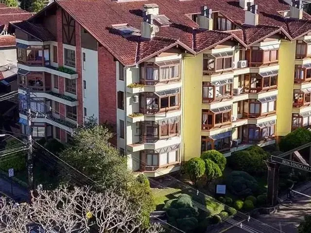 Imagem 1: Investimento: Flat Mobiliado no Centro de Gramado em Frente a Rua Torta Ref: 3721