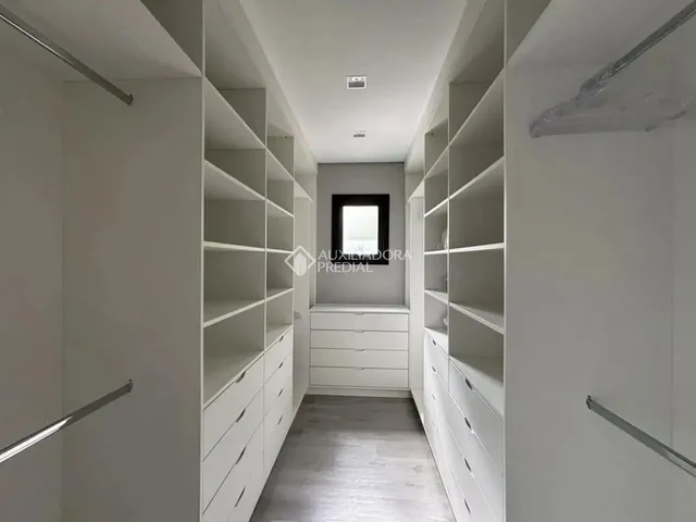 Imagem 2: Casa Térrea em Condomínio, 3 Suítes, Gramado