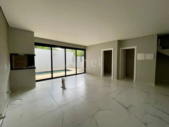 Imagem 9: Casa de 3 Dormitórios Sendo 1 Suíte no Centro de Passo Fundo, para Venda