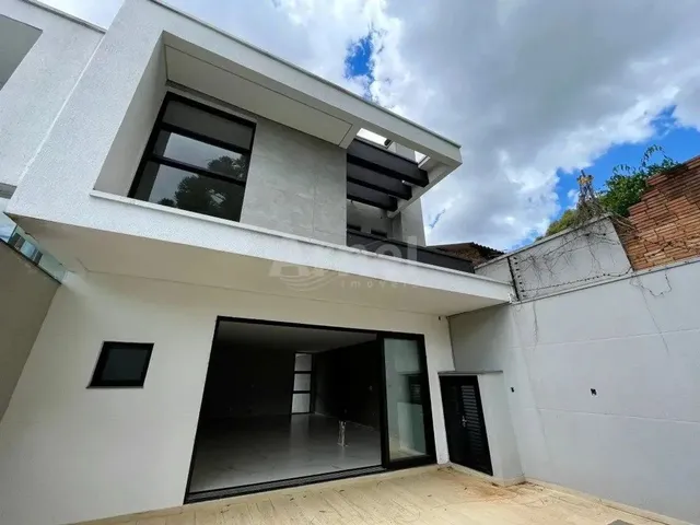 Imagem 2: Casa de 3 Dormitórios Sendo 1 Suíte no Centro de Passo Fundo, para Venda