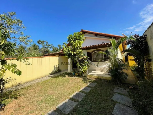 Imagem: A casa possui 2 Dormitórios, 1 Suíte, 1 Banheiro, 2 Vagas