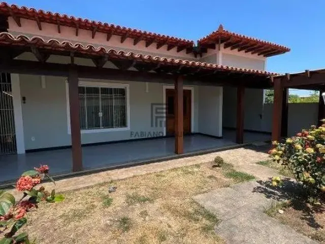Imagem: A casa possui 3 Dormitórios, 3 Banheiros, 3 Vagas na