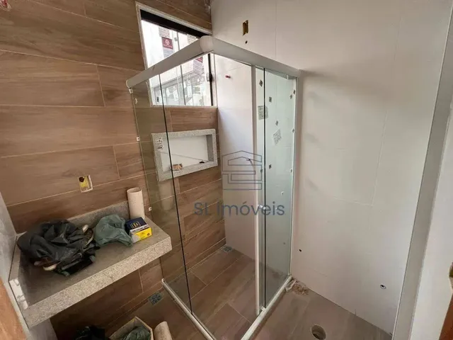 Imagem 3: Casa Duplex (Fundos) com 3 Quartos (1 Suíte) e Terraço Gourmet À Venda no Village, Rio