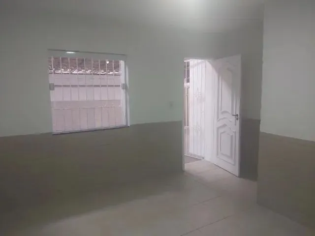 Imagem 2: Casa Linear no Centro com 2 Suítes para Venda