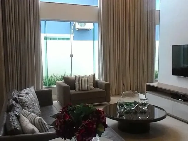 Imagem: A casa em condomínio possui 5 Dormitórios, 3 Suítes, 5