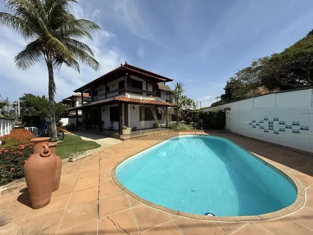 Imagem: A casa possui 5 Dormitórios, 4 Suítes, 3 Banheiros, 2