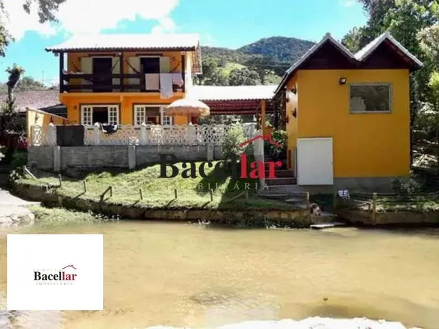 Imagem: A casa possui 5 Dormitórios, 3 Suítes, 5 Banheiros, 3