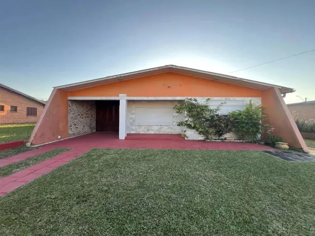 Imagem: Casa Próxima Ao Mar em Amplo Terreno