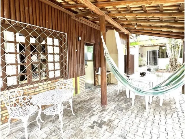 Imagem 2: Casa Rústica e Muito Aconchegante, 4 Dormitórios a Poucos Metros do Mariscal