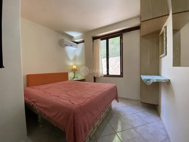 Imagem 3: Casa Rústica e Muito Aconchegante, 4 Dormitórios a Poucos Metros do Mariscal