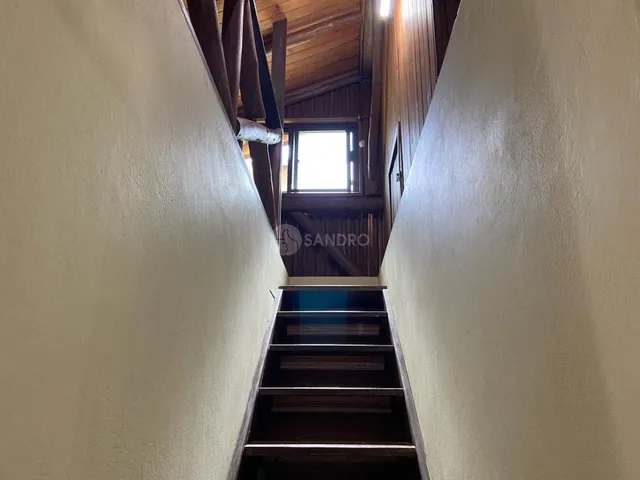 Imagem 6: Casa Rústica e Muito Aconchegante, 4 Dormitórios a Poucos Metros do Mariscal
