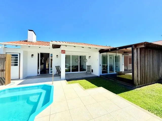 Imagem: Casa com Piscina e 03 Dormitórios Sendo