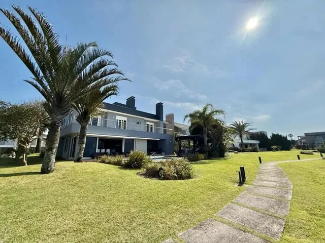 Imagem: Casa Beira Lago, Mobiliada, À Venda no