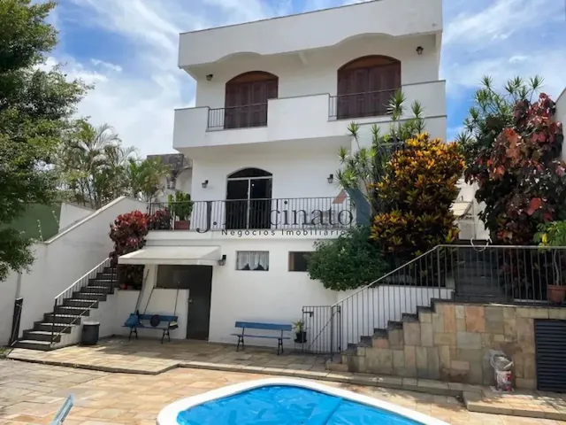 Imagem: A casa possui 5 Dormitórios, 5 Banheiros, 5 Vagas na