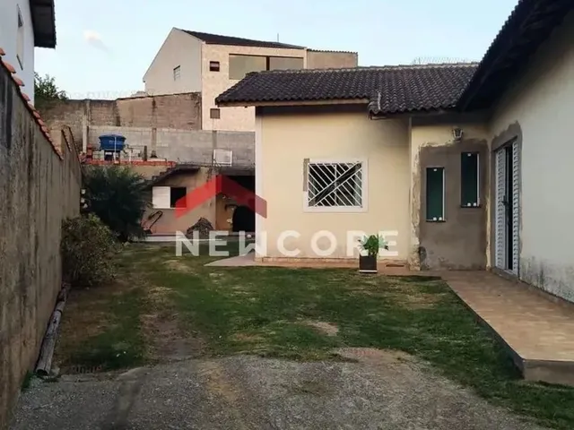 Imagem: A casa possui 4 Dormitórios, 2 Suítes, 3 Banheiros, 5