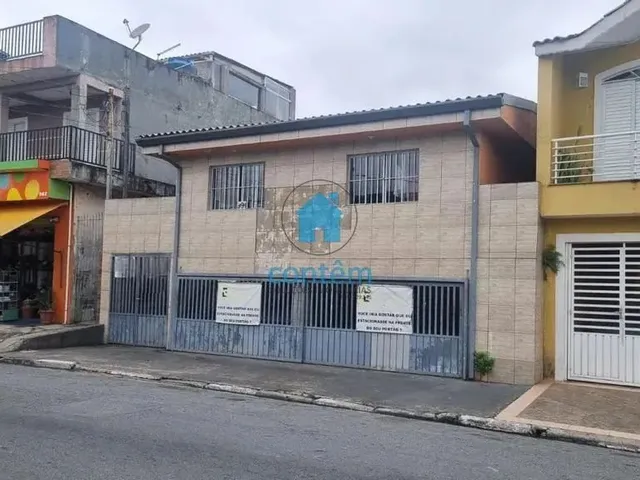 Imagem: A casa possui 3 Dormitórios, 2 Banheiros, 2 Vagas na