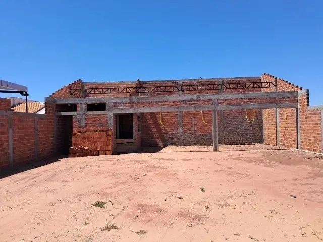 Imagem: A casa possui 1 Dormitório, 2 Banheiros, 5 Vagas na