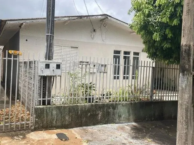 Imagem: Vende-Se Terreno com Duas Casas - Excelente