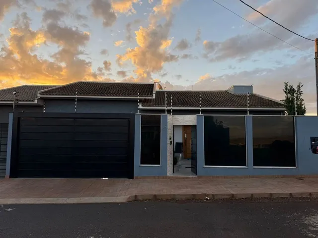Imagem: Casa À Venda, Exclusiva com Piscina e Energia