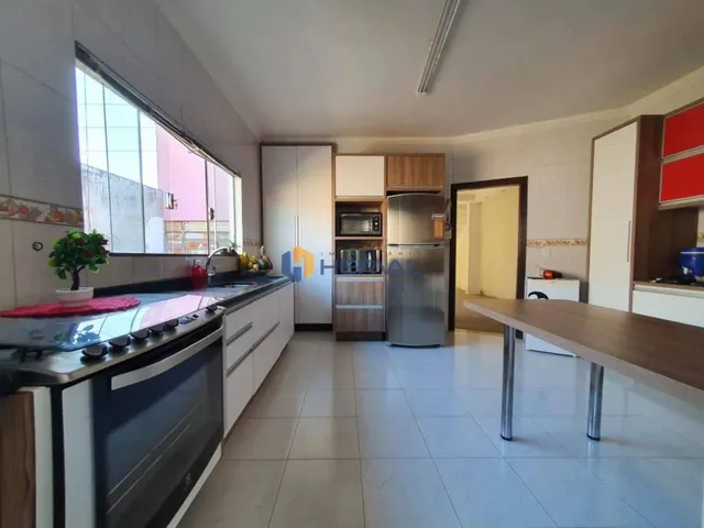 Imagem: Casa com 3 Quartos À Venda, 220 M² por