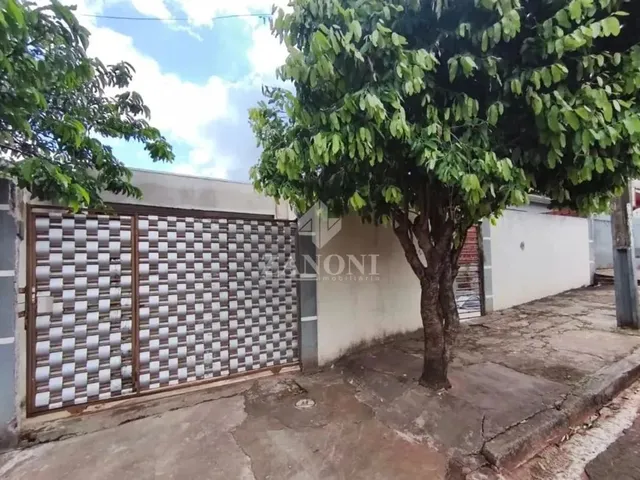 Imagem: A casa possui 2 Dormitórios, 1 Banheiro, 2 Vagas na